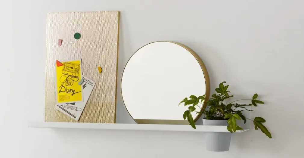 Estantería con accesorios Assembly de Tom Pigeon – Blanco