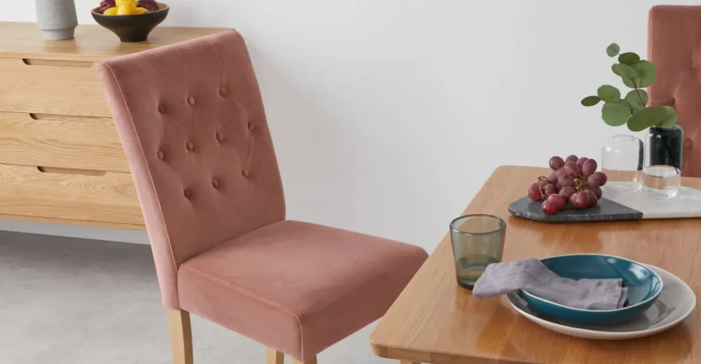Juego de 2 sillas de comedor Flynn – Terciopelo rosa y abedul