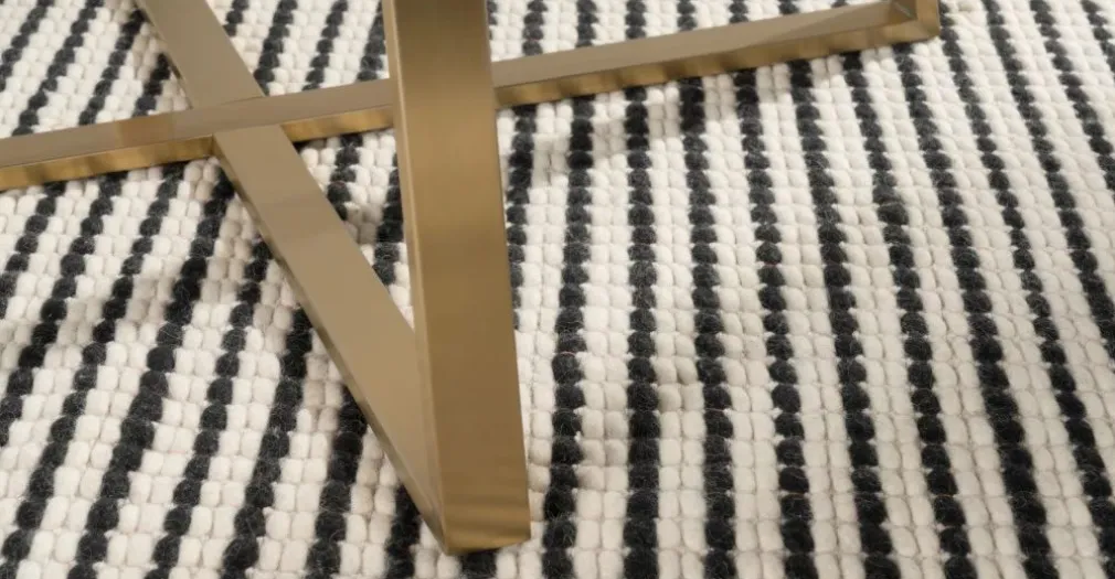 Mesa de Comedor Redonda Grande Haku – Metal y Cristal Ahumado