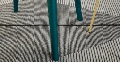Mesa de Comedor Redonda Hurst – Roble y Azul