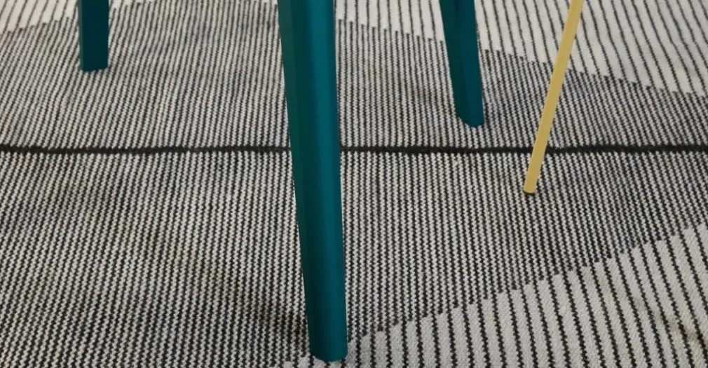 Mesa de Comedor Redonda Hurst – Roble y Azul