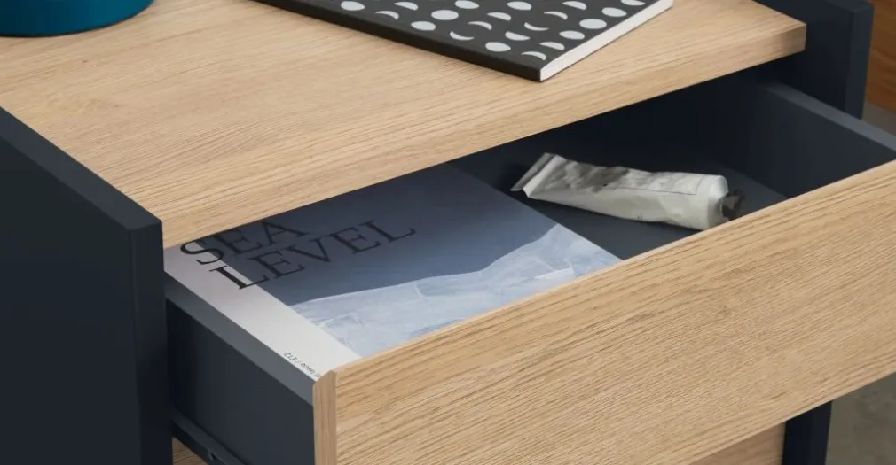 Mesa de noche Stu – Efecto roble y azul océano