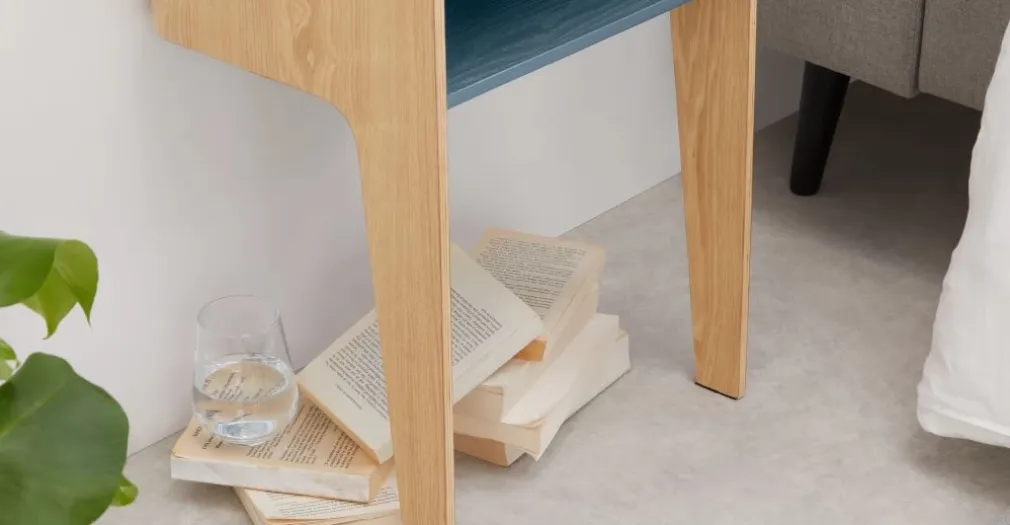 Mesa de noche Sway – Fresno y azul cerceta